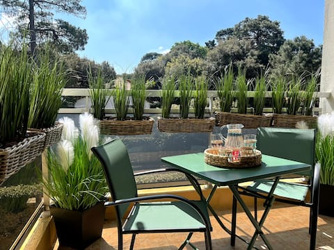 Top Airbnb: Cozy Studio - Terrace - 100 m to Beach and Shops in Saint Brevin Les Pins
