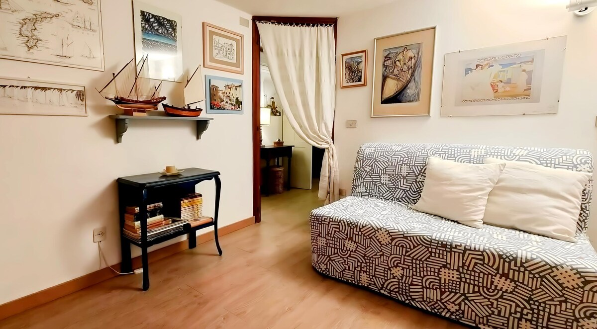 Top performing Airbnb: Cosy apartment in the historic centre of Grado in Grado