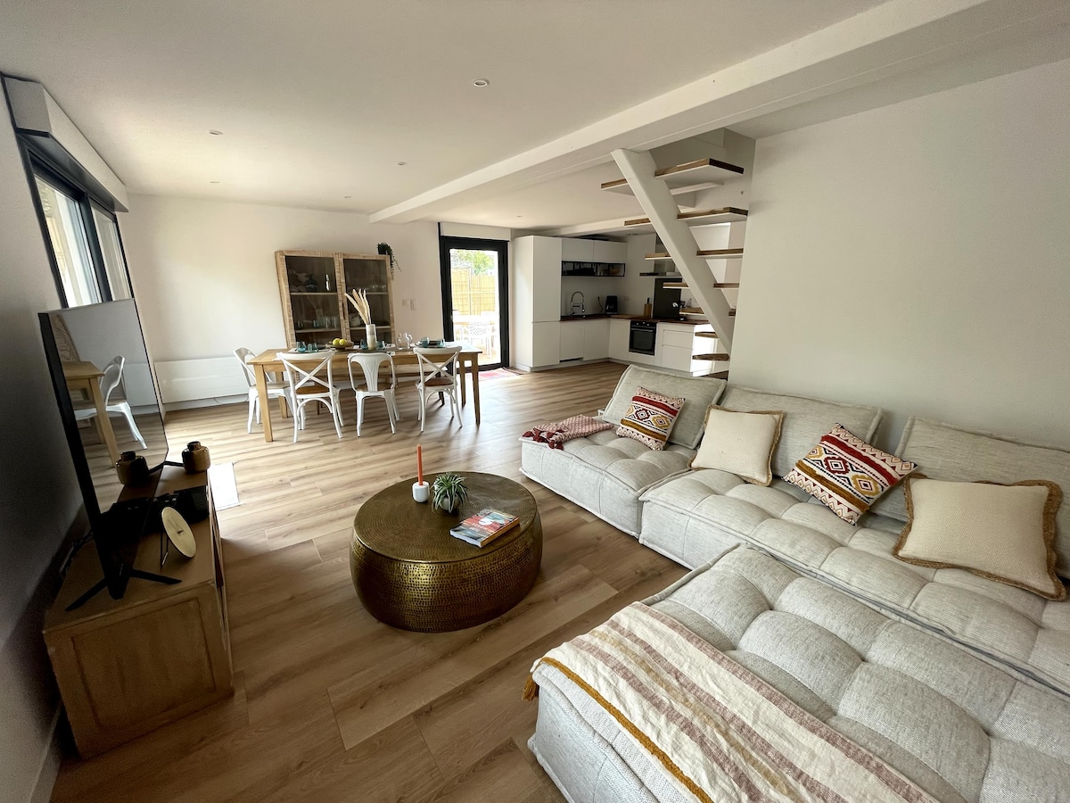 Airbnb performant: 3-bedroom apartment, 100 m2 with 80 m2 terrace, ocean 300 m away à Mimizan