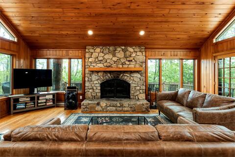 Cozy 5-bedroom home for large gatherings.