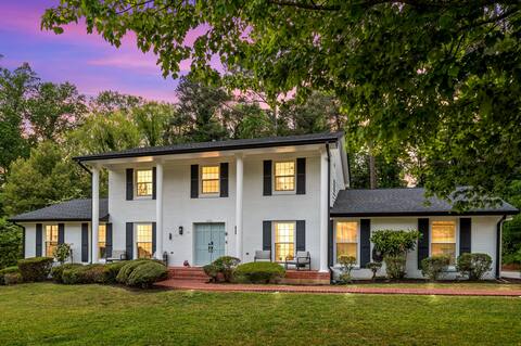 Casa Blanca (6 Bedroom Luxury Home w/ Game Room)