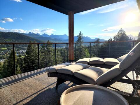 Acreage Luxury Home in the mountains!