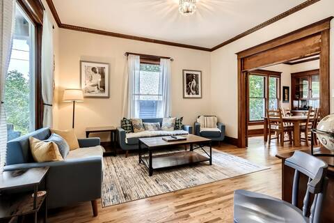 Historic downtown home/hot tub/pet friendly