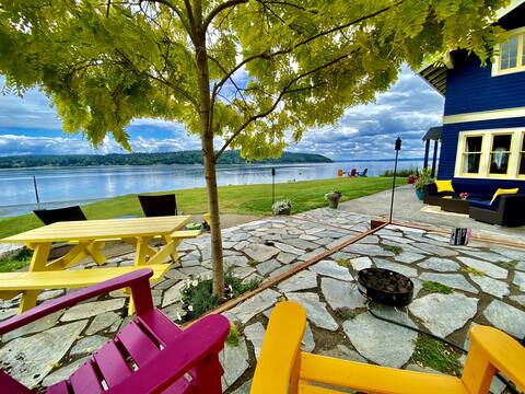 Shabby Chic Waterfront Retreat- serene waterfront