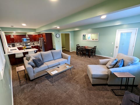 Entire guest house: Close to casino, walk to CMU!