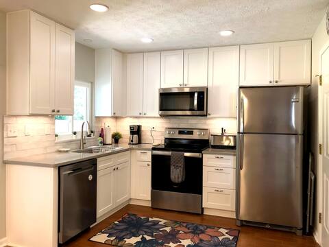 Location! Walk to restaurants, grocery, new reno!