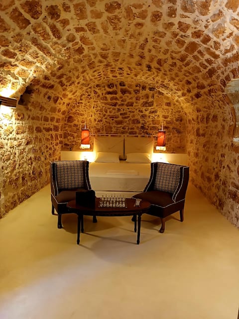 Dafni's CellarHome!Lounge pool&prk 7min from Sea