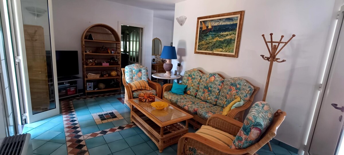 Top Airbnb: Typical Villa on east coast of Salento + Jacuzzi à Santa Cesarea Terme