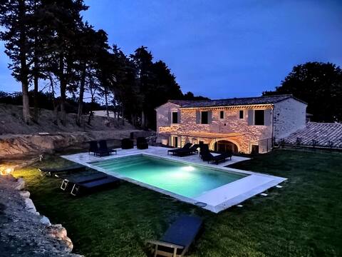 Le Mas du Laga with private heated pool