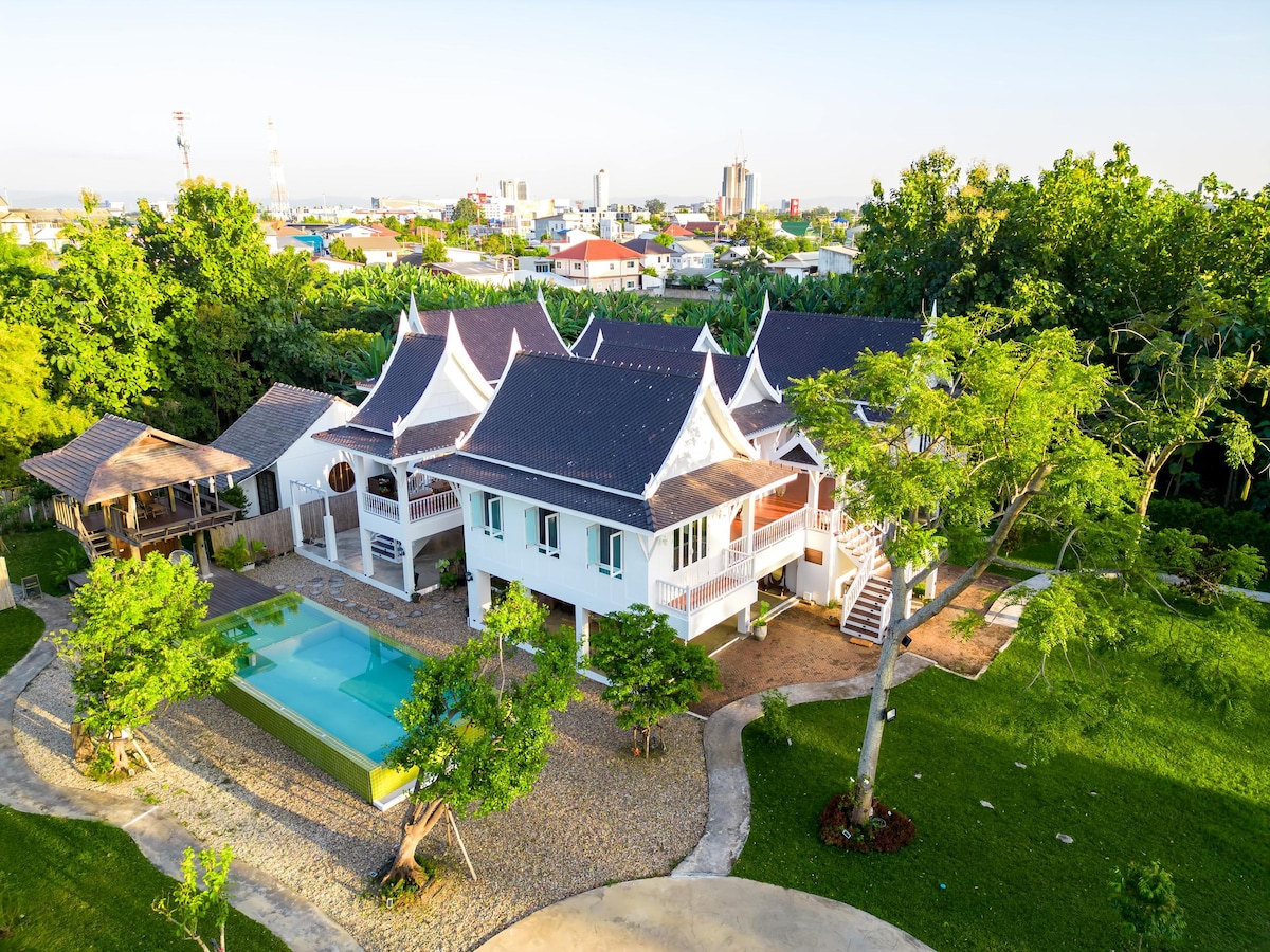 Phi Private Villa: Luxury Thai Riverview & Pool