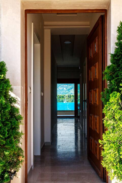 Villa Amari 3 bdr: step to the sea and berth