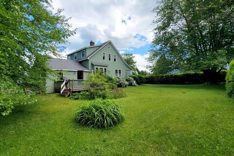 Historic Seaside Cottage 5 min from Portland!