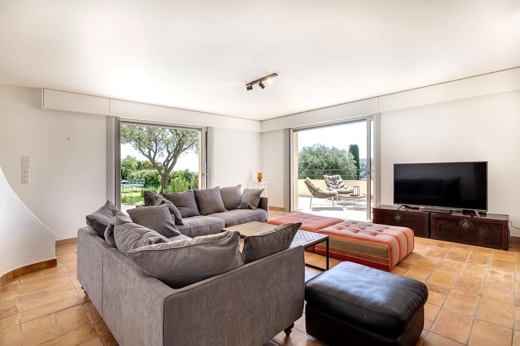 Top performing Airbnb: Beautiful house with pool, A/C, garden, sea view in Biot