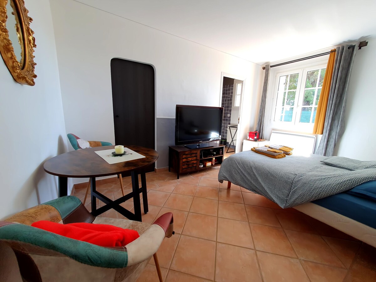 Top Airbnb: Independent guest room in a characterful farmhouse in Aups