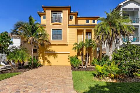 "The Mac" Beach House @Bonita! Premier location!