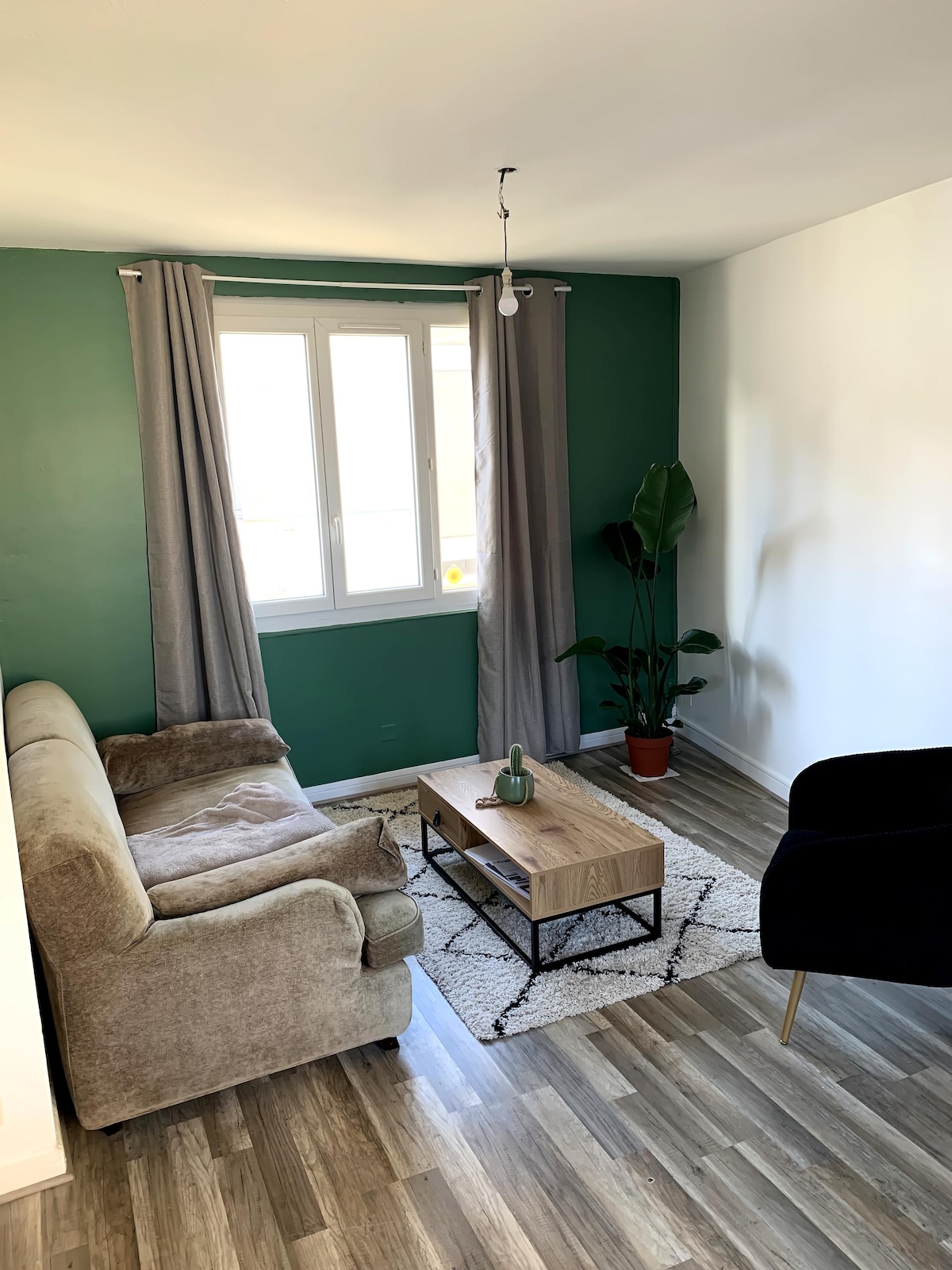 Popular Airbnb listing: The Elegant - Spacious and Restrained in Le Mans