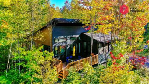 La Sunny-Haus de Portneuf | Private hot tub, Pool