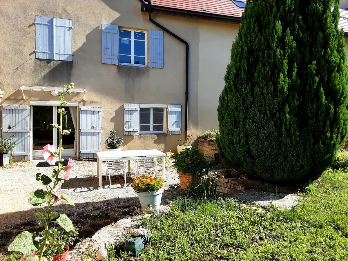 Top Airbnb: Quiet and bright country cottage in Diocèse De Saint Claude
