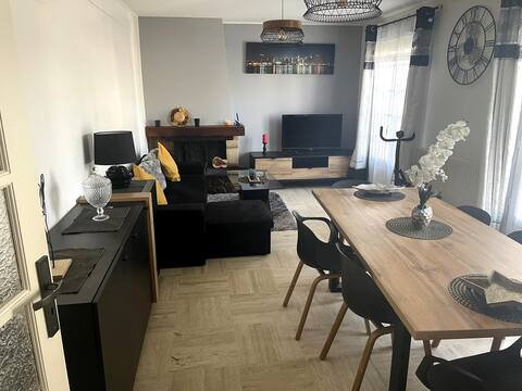 F3 in a pavilion close to paris/CDG/exp park