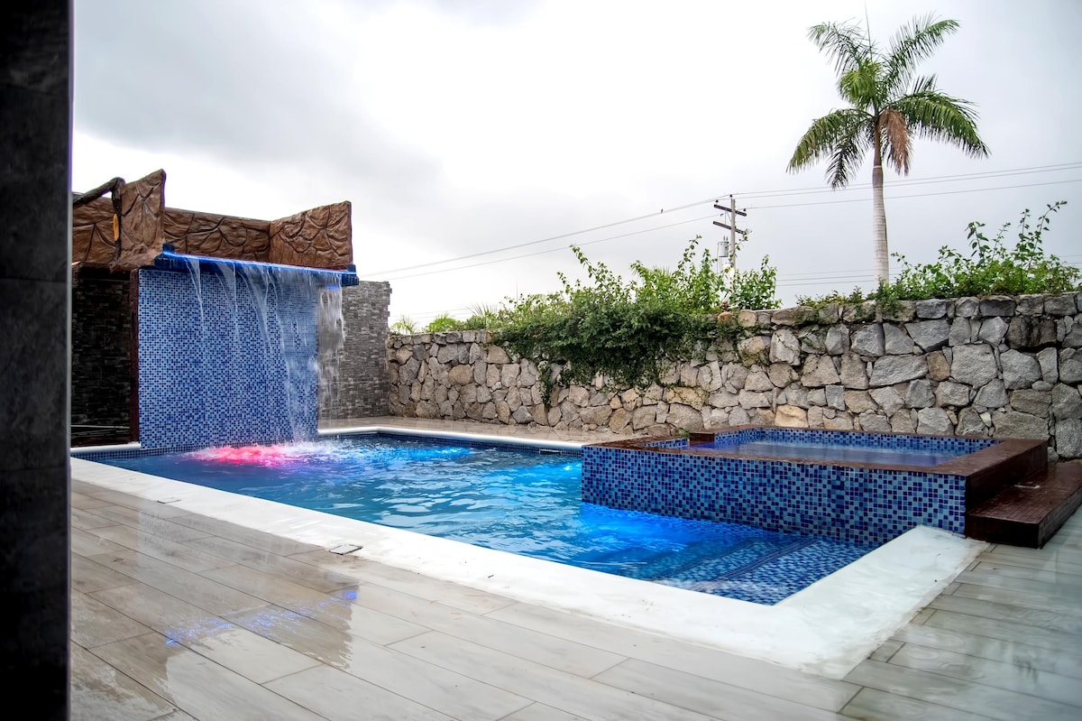 Luxury House, Mountain View with pool Washer/Dryer