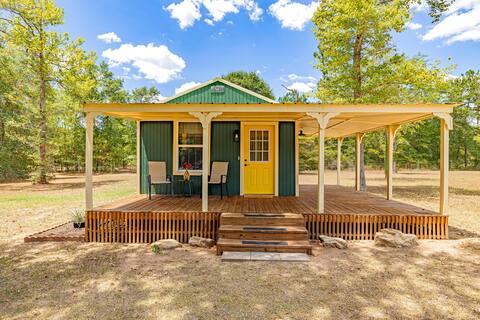 Peaceful cabin w/King Bed, kitchen, WiFi!