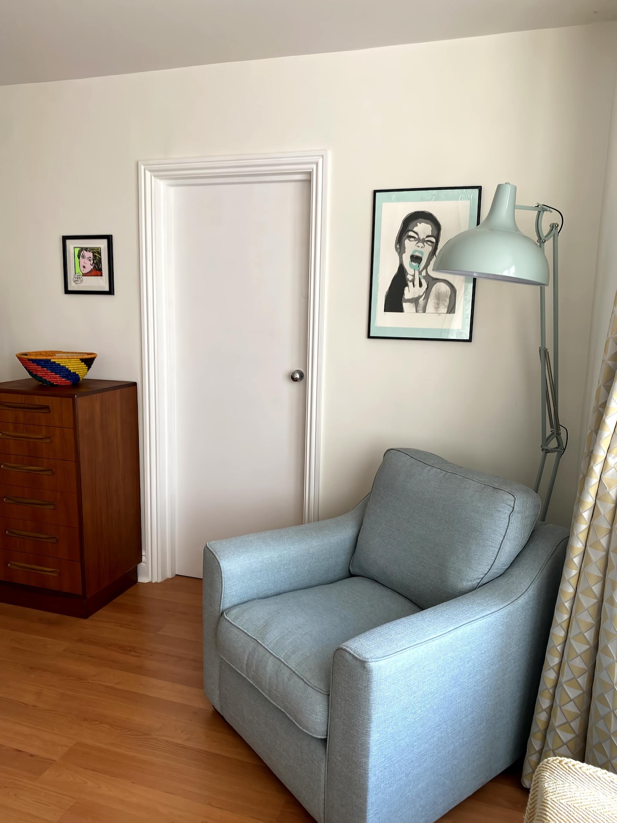 Top Airbnb: Lovely apartment 100 metres from promenade/beach in Staining