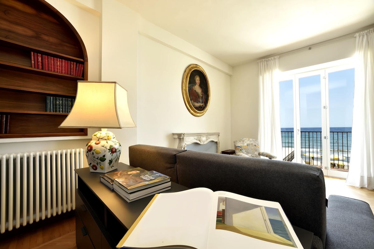 Popular Airbnb listing: Rooms by the sea in Alassio