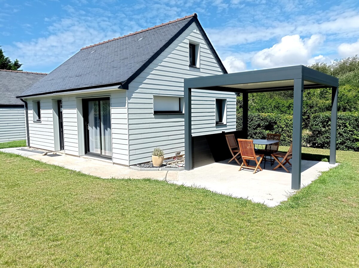 Popular Airbnb listing: Pleasant vacation cottage. in Locmariaquer