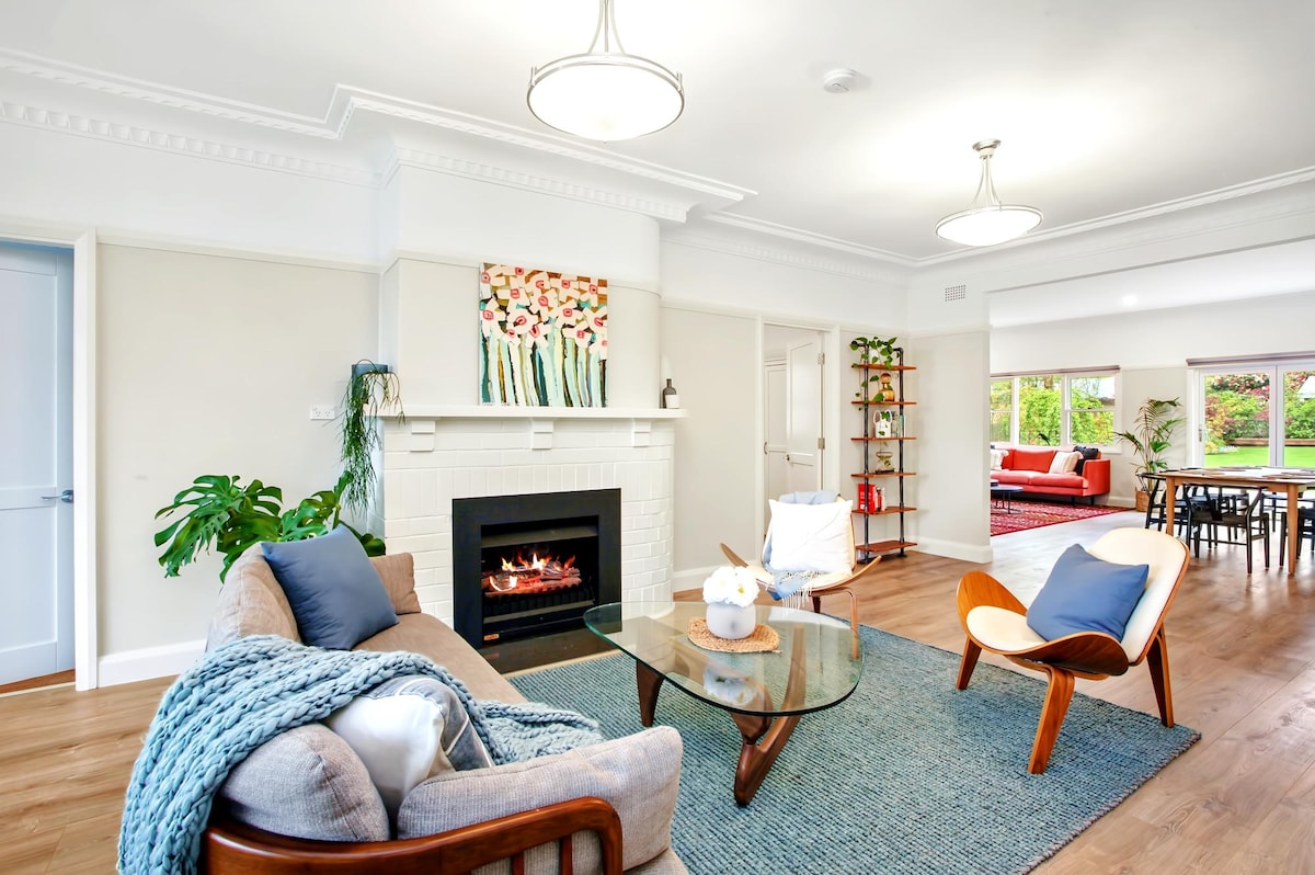 Successful Airbnb property: Spacious 4-bedroom home, close to Leura Mall in Leura