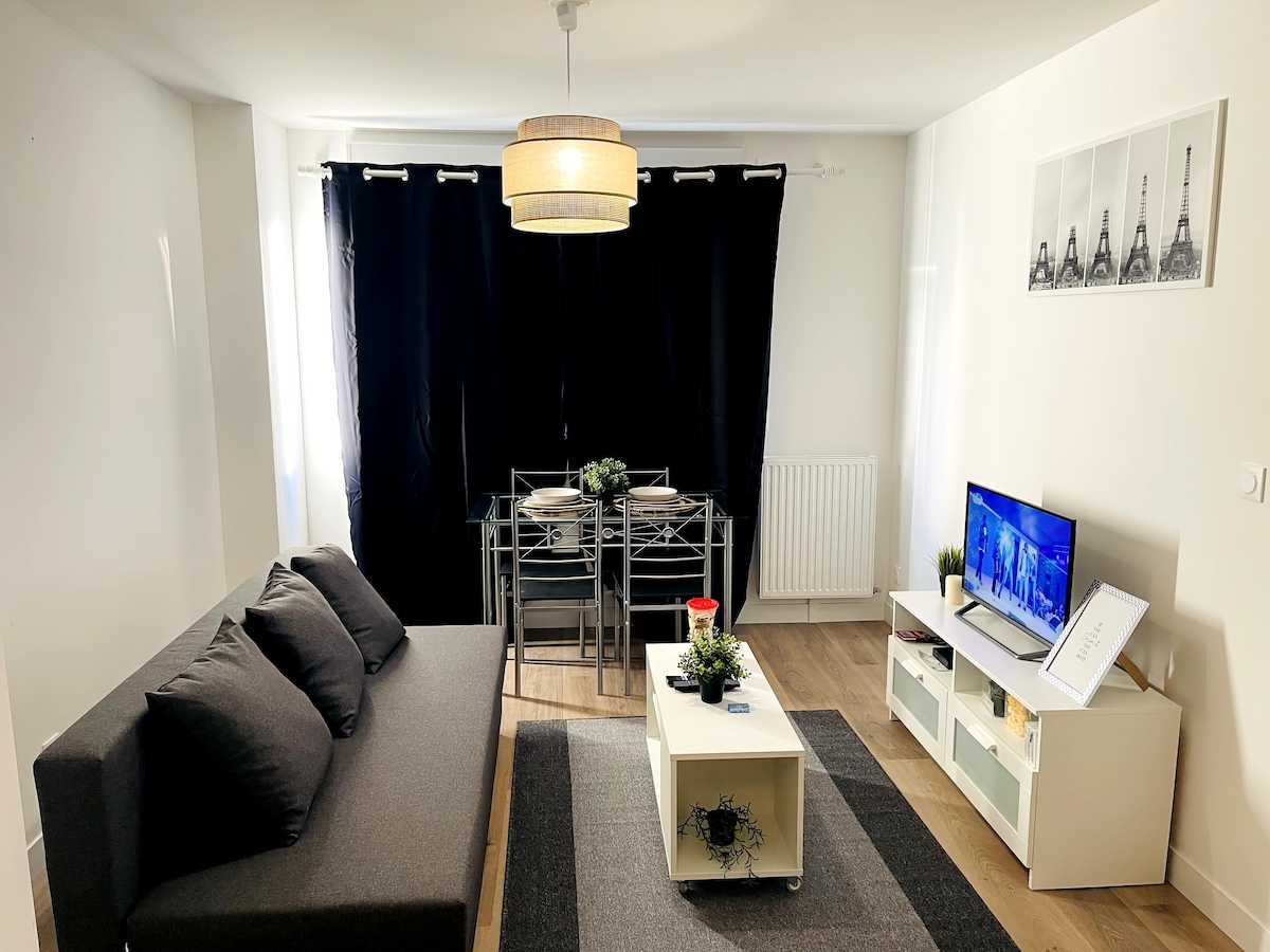 Top Airbnb: Royale Elegance, Close to Paris La Défense in Bezons