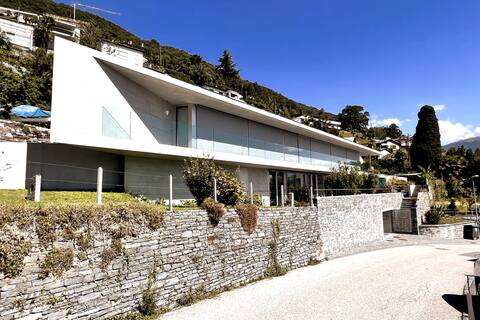 Modern apartment with large panoramic garden