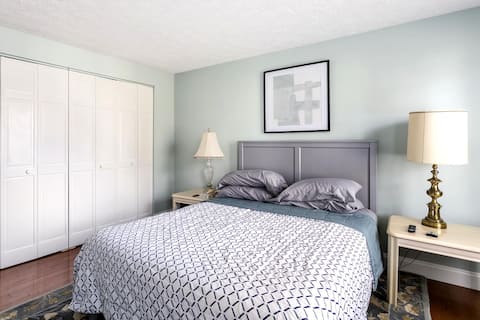 Private room with dedicated hall bathroom