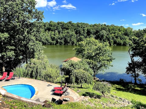 2 bedroom/1 bath - pool & river views!