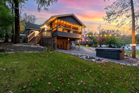 Waterfront cozy cabin w/ hot tub