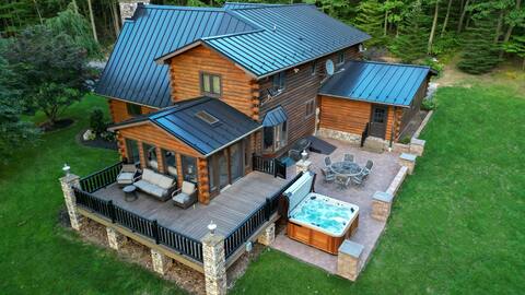 Peaceful Cabin near RaystownLake, HotTub, King Bed