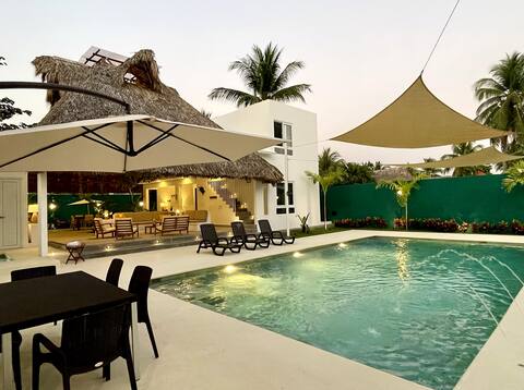 Linda beach house with pool