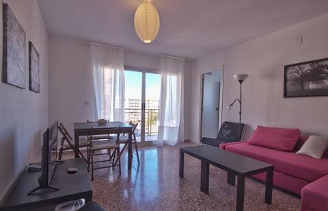 Top Airbnb: Spacious terrace, short stay, not touristy in Algirós