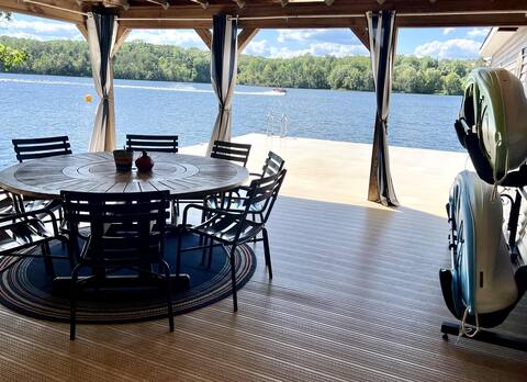The Escape Hatch: 500ft of Waterfront on Lake Anna