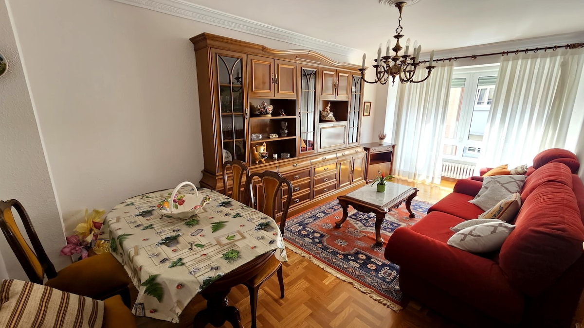 Successful Airbnb property: Parking próximo. Gijón-Centro. in Gijón / Xixón