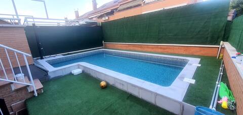 Family apartment with pool and barbecue.
