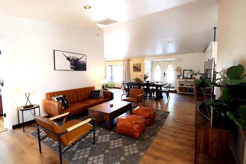Modern Farmhouse Walkable To Amenities!