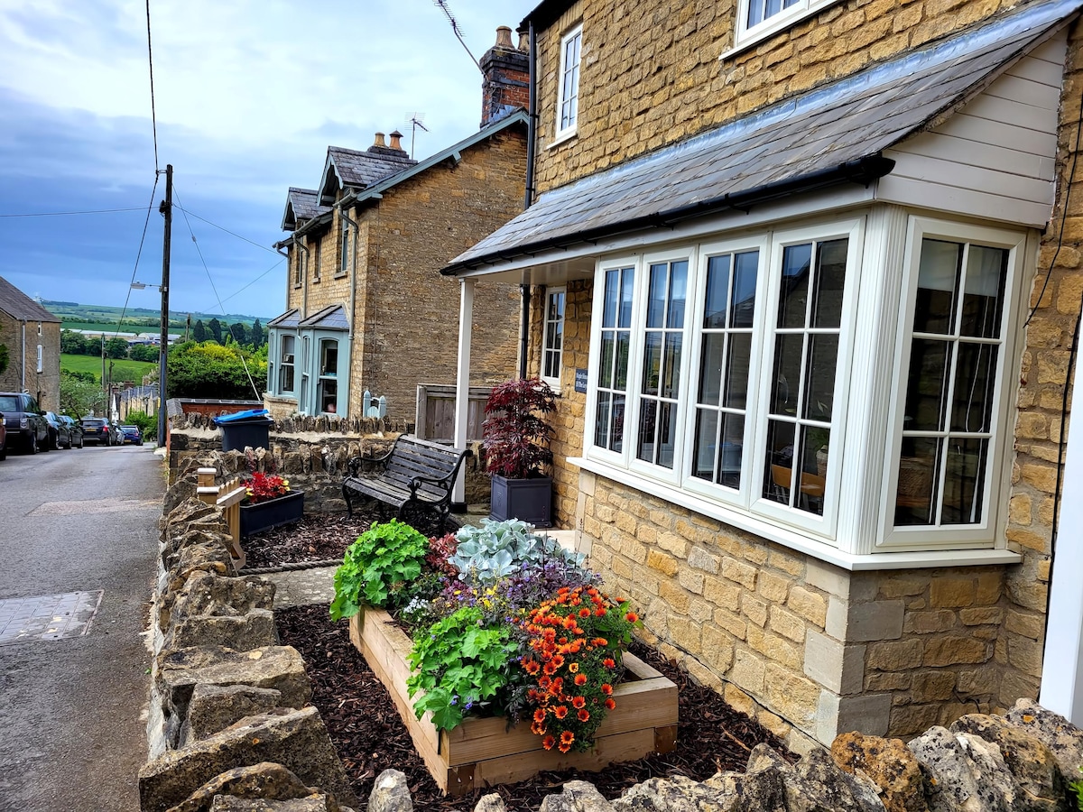 Top Airbnb: Chipping Norton 2 Bedrooms near SOHO, Diddly Squat in Chipping Norton