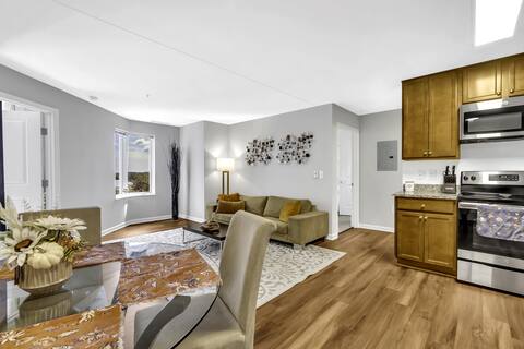 Luxurious Suite King/Queen Beds in North Bethesda