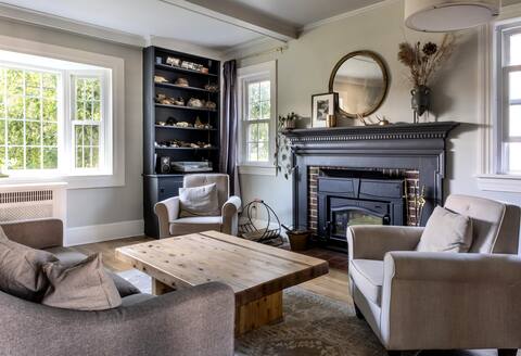 Cascades Cottage | Stylish Tudor on Gorgeous St.