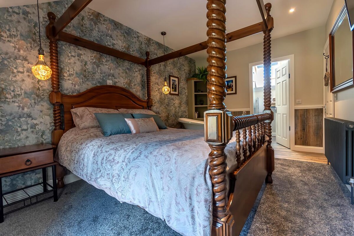 Top Airbnb: Luxury retreat in Lincolnshire with hot tub in North Kesteven