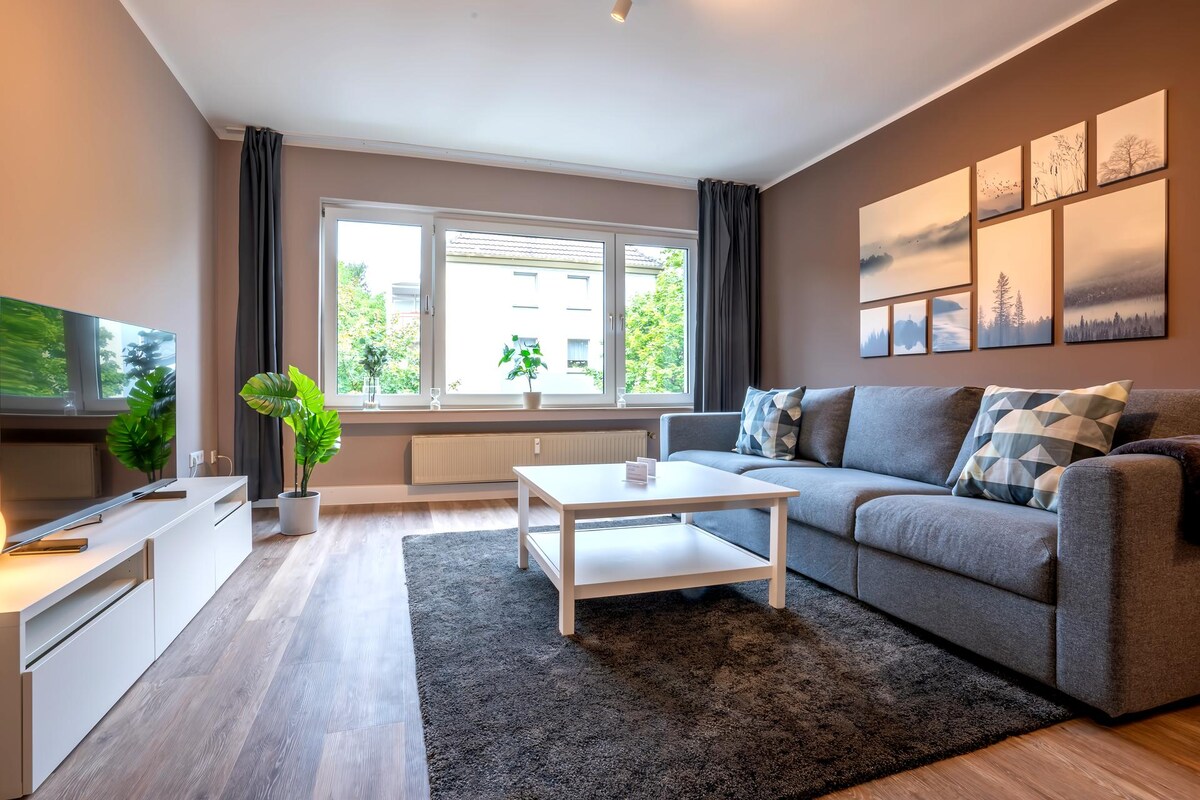 Popular Airbnb listing: CITY-LIVING I Netflix I up to 4 people in Südostviertel