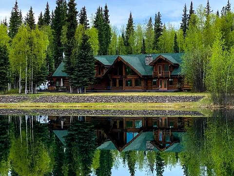Lakefront Luxury Log Home With Spa & Aurora Views