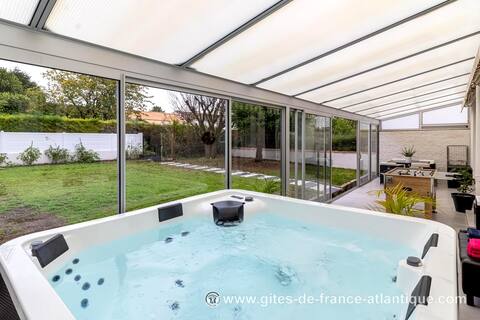 Beautiful quiet house with a hot tub