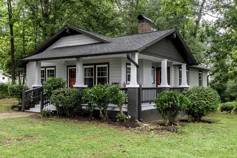 Modern Bungalow near River, CLT & Belmont Abbey