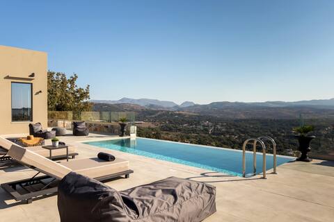 Eforasis Villa III, an intriguing hideaway